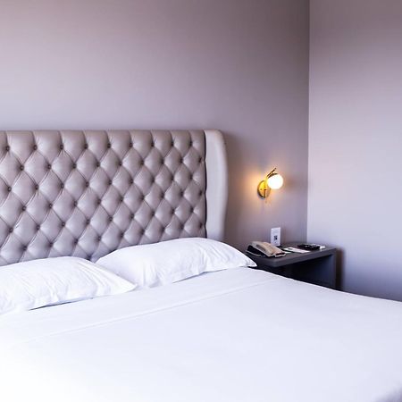 Ouro Minas Hotel Belo Horizonte, Dolce By Wyndham Dış mekan fotoğraf A bedroom at the hotel
