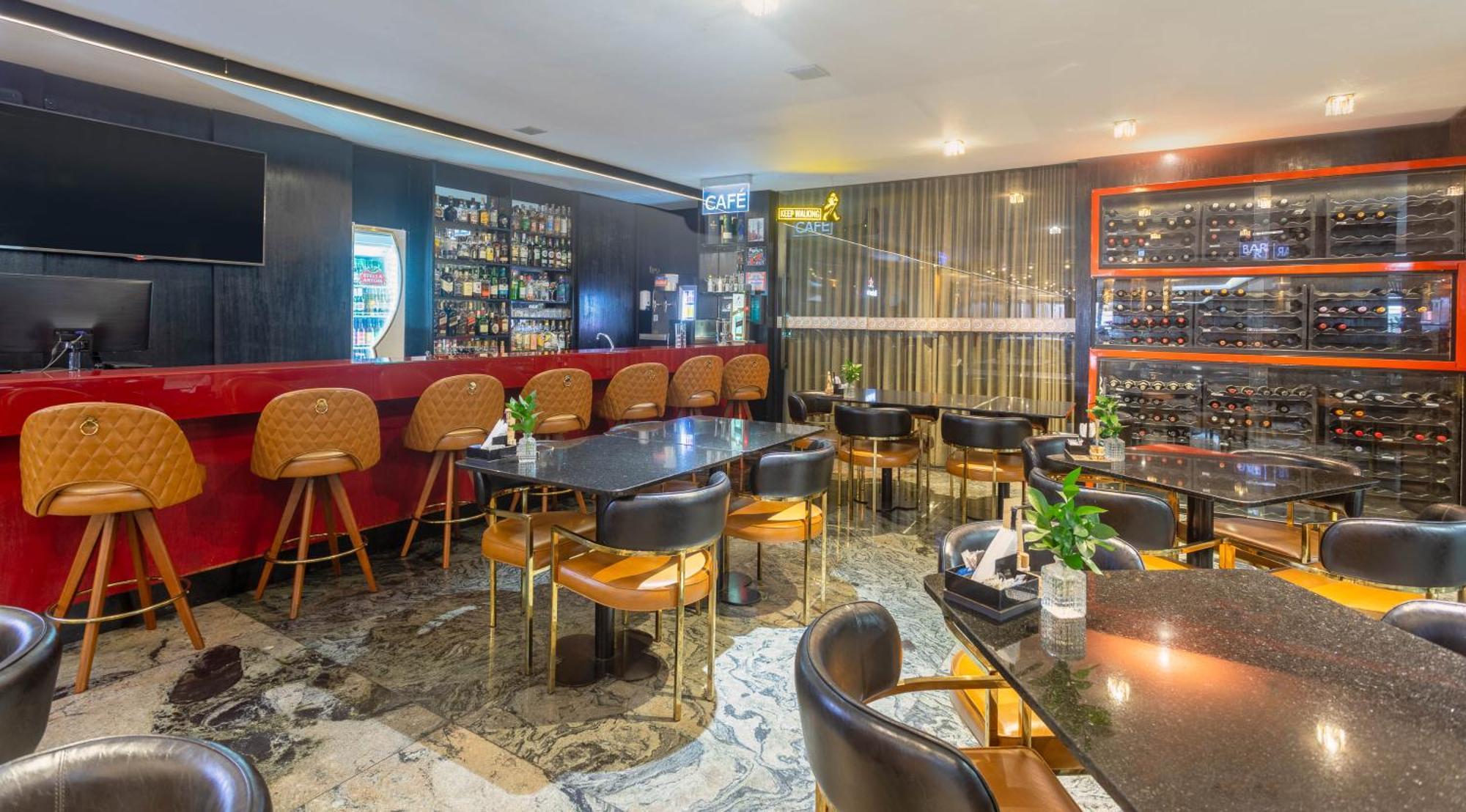 Ouro Minas Hotel Belo Horizonte, Dolce By Wyndham Dış mekan fotoğraf The interior of the bar