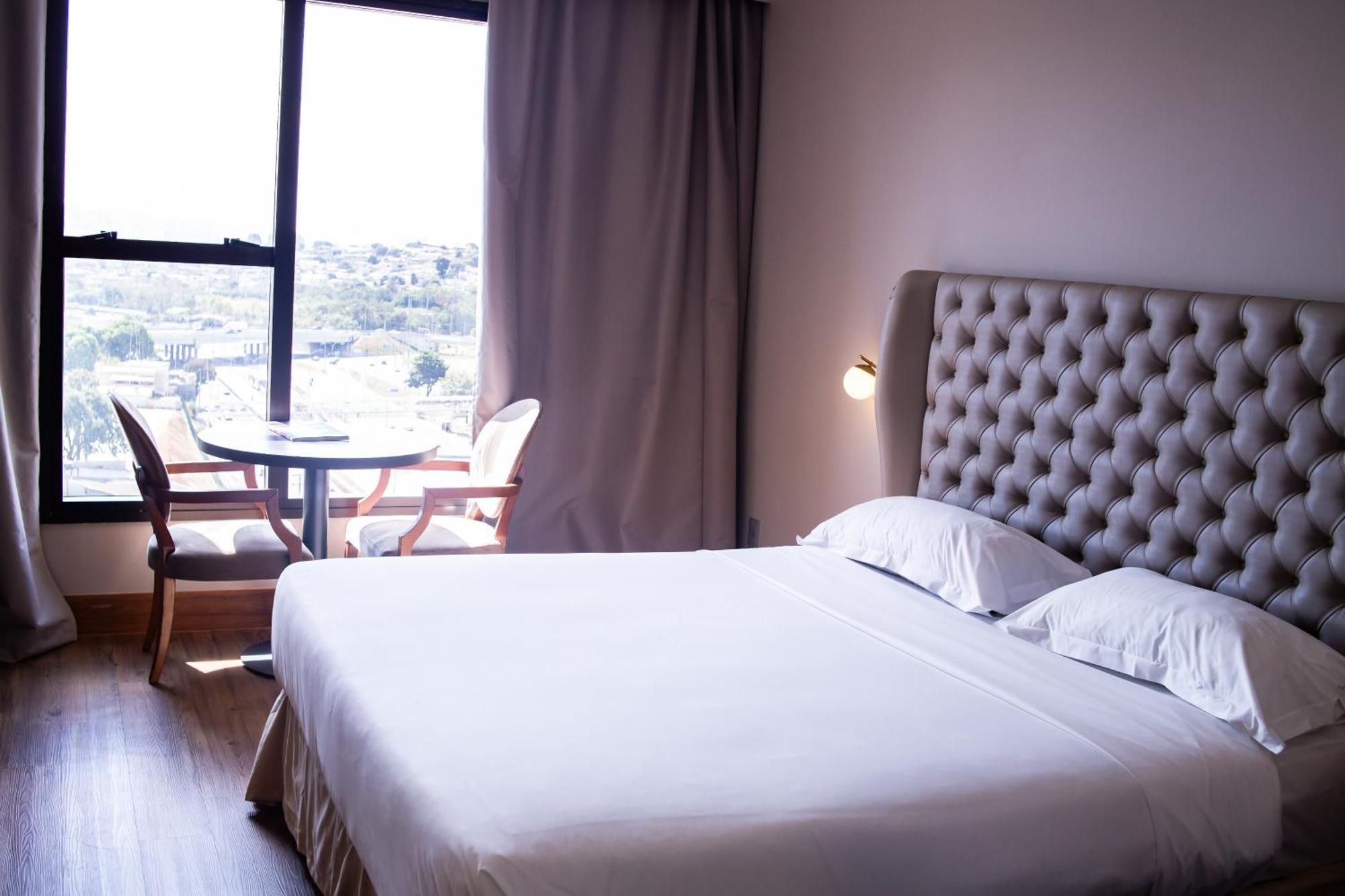 Ouro Minas Hotel Belo Horizonte, Dolce By Wyndham Dış mekan fotoğraf A bedroom at the hotel