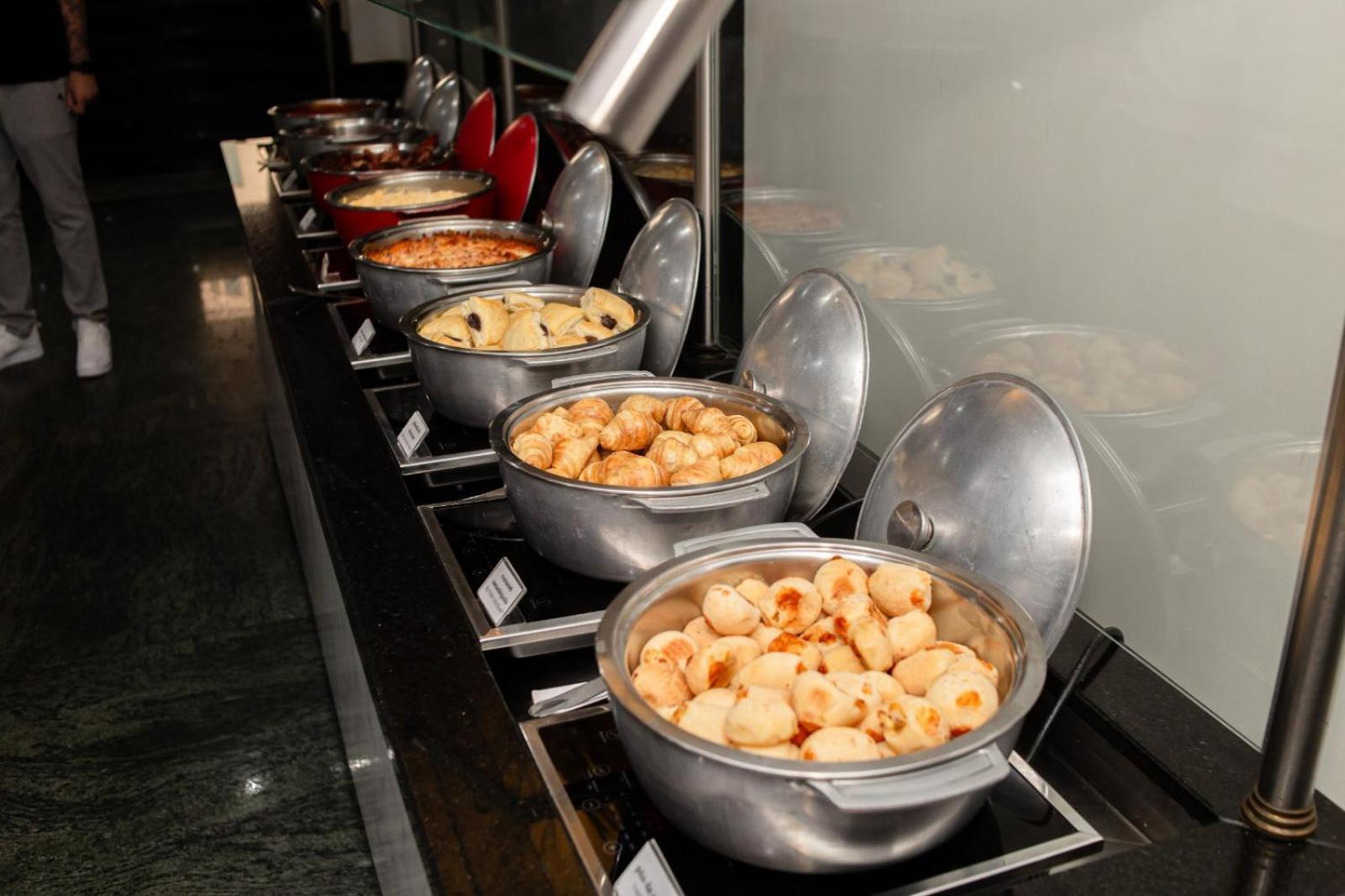 Ouro Minas Hotel Belo Horizonte, Dolce By Wyndham Dış mekan fotoğraf A chafing dish